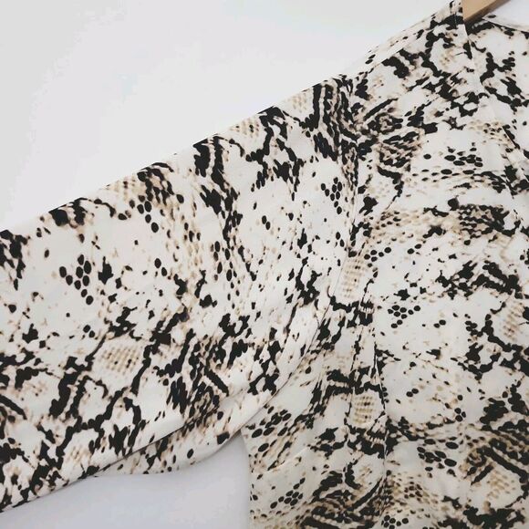 Rose & Olive Women Snake Print Popover Top Size 3X Ivory Split V Flowy Office - Picture 4 of 8